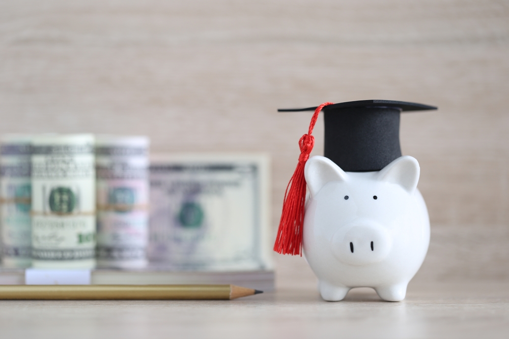 Education Grants vs. Student Loans: Which One is Right for You?