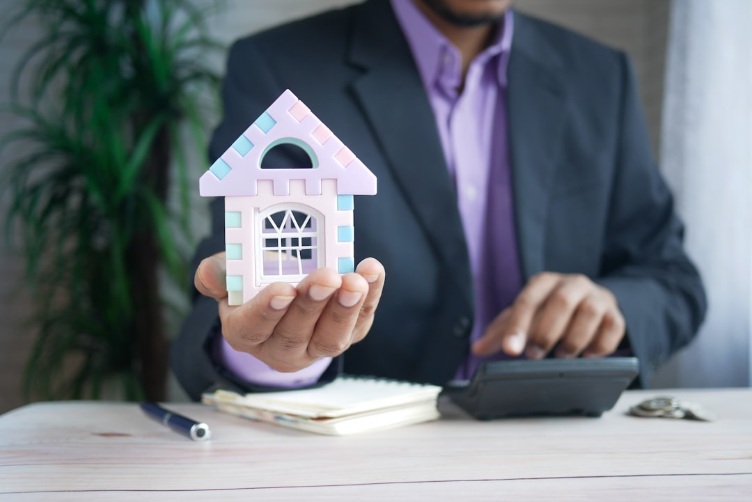 How to Withdraw Money From a Home Equity Line of Credit